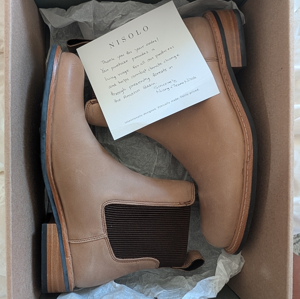 Nisolo Women's Tan Leather Chelsea Boots